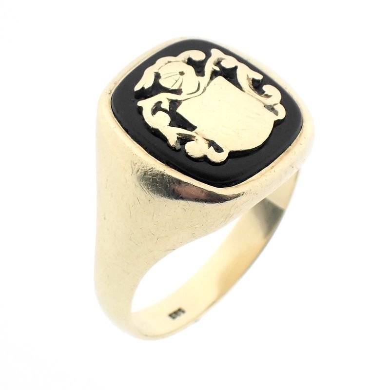 Image 1 of Gold men's signet ring with onyx and family crest