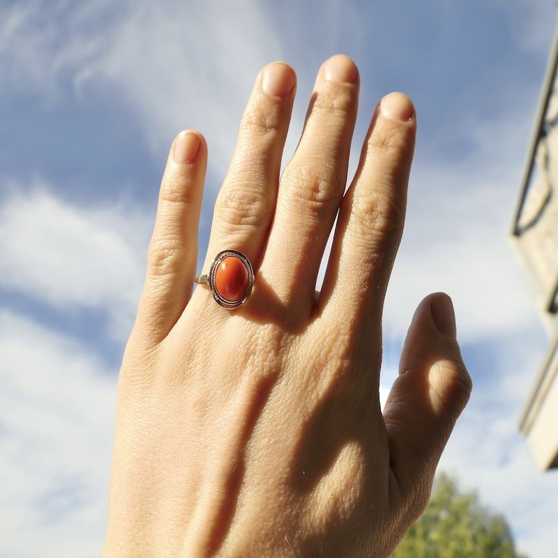 Image 2 of Gold ring with red coral | Vintage