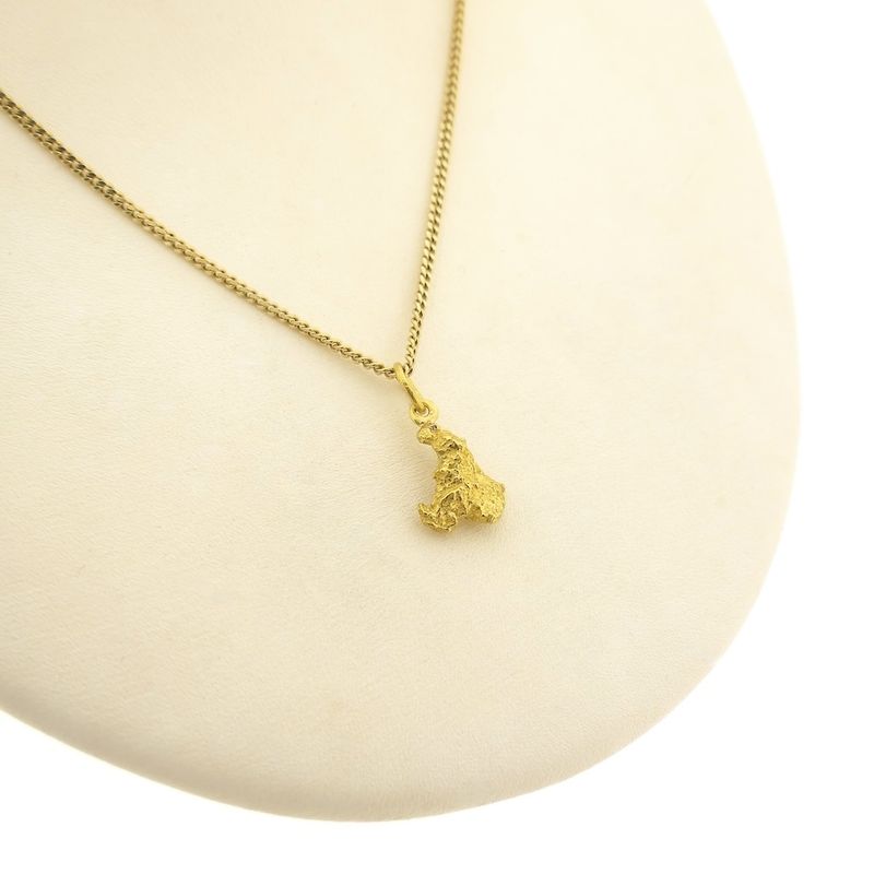 Image 4 of 22 carat gold pendant with a gold nugget