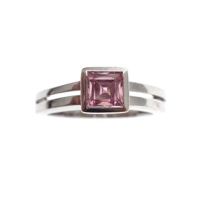 Image 2 of White gold ladies ring with kunzite