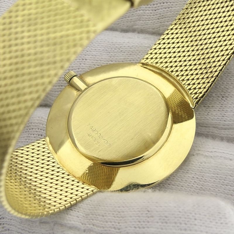 Image 7 of Universal Geneva; Vintage 18k gold men's watch