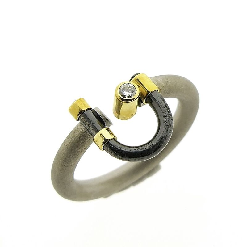 Image 1 of Tricolor ring with diamond; 0.06 ct.