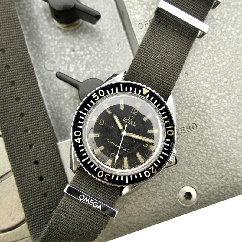 Image 10 of Omega Seamaster 300 ref. 165.024; Vintage automatic watch from 1964