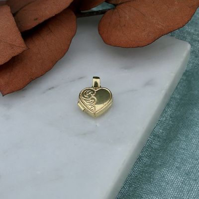 Vintage gold locket pendant Image 2 of Vintage gold locket pendant