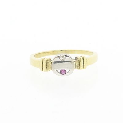 Image 2 of Two-tone gold ring with ruby ​​and diamond; 0.02 ct.