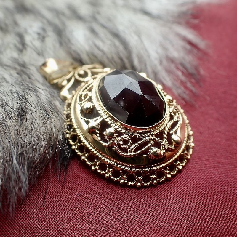 Image 4 of Gold vintage pendant with garnet stone | filigree