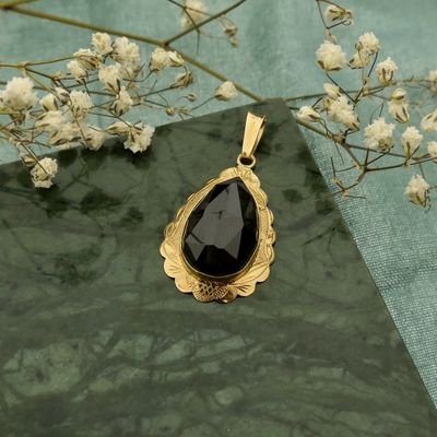 Image 2 of Vintage gold pendant with garnet.