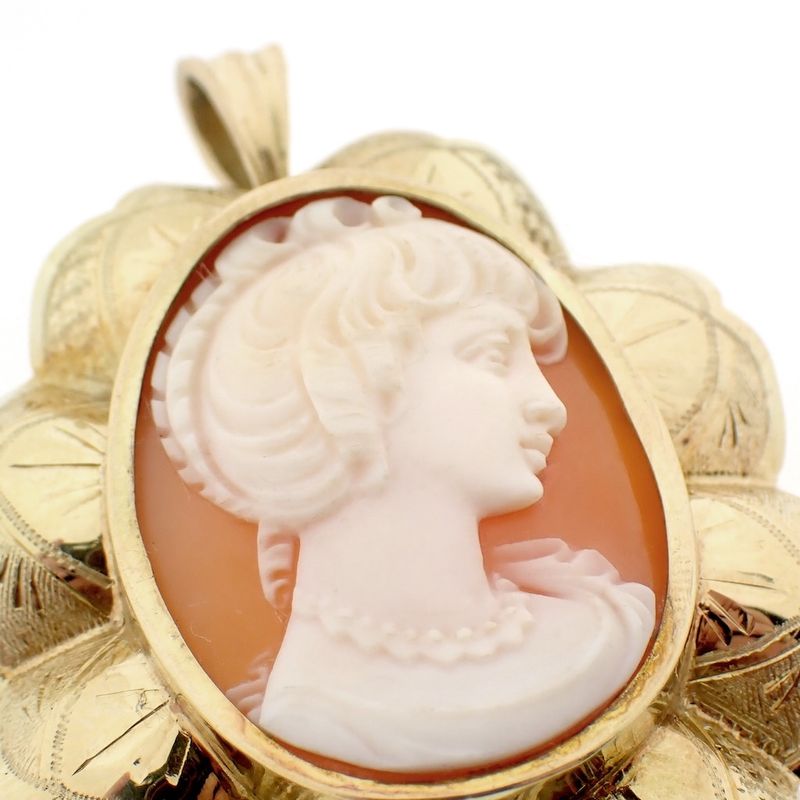 Image 5 of Vintage gold pendant with cameo