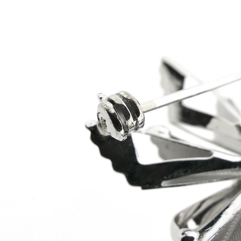 Image 7 of 8 Ct. floral brooch with pearl