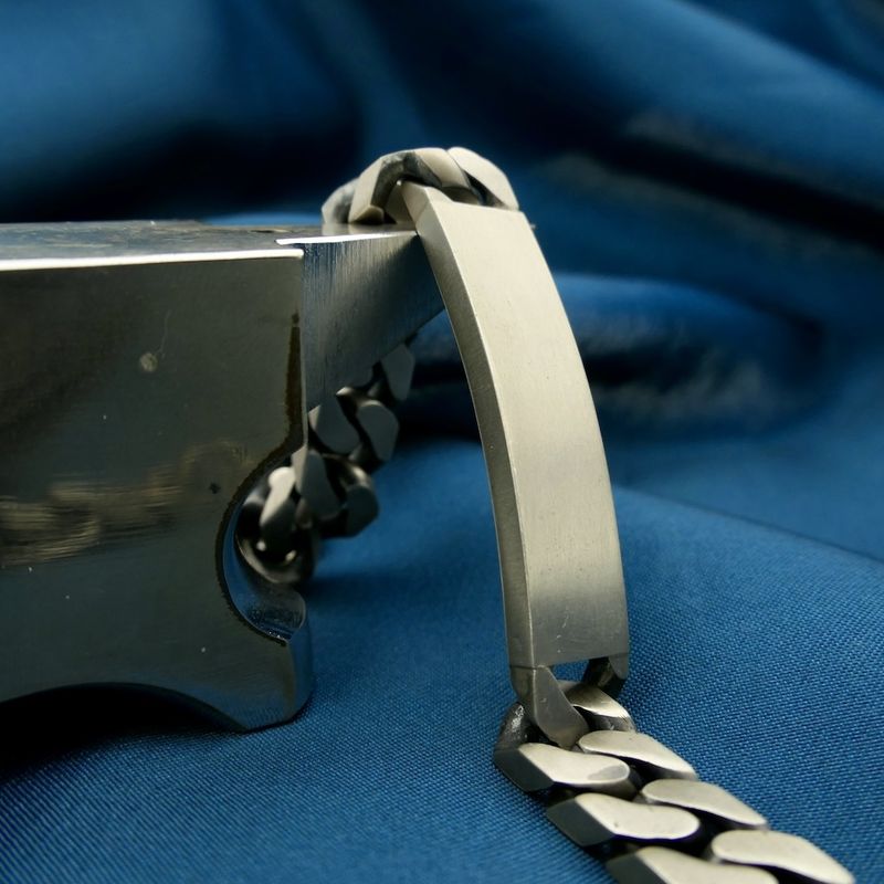 Image 2 of Silver robust gourmet link bracelet with engraving plate | 22 cm