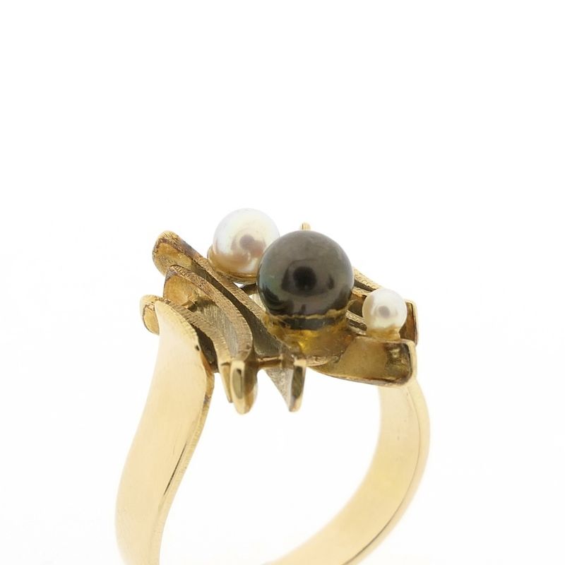 Image 3 of Gold ring with pearls