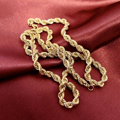 Gold twisted link chain Image 2 of Gold twisted link chain