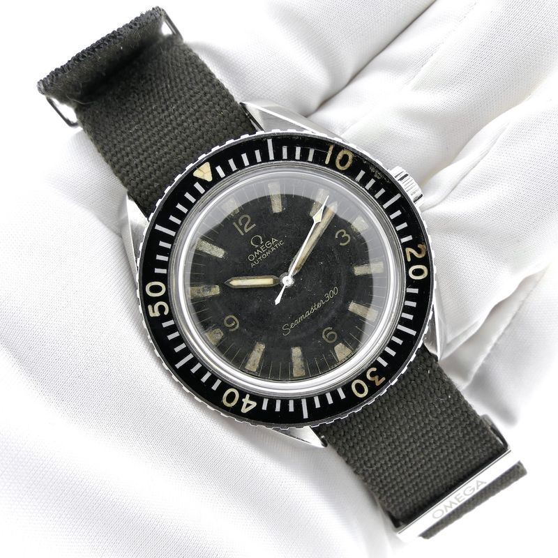 Image 5 of Omega Seamaster 300 ref. 165.024; Vintage automatic watch from 1964