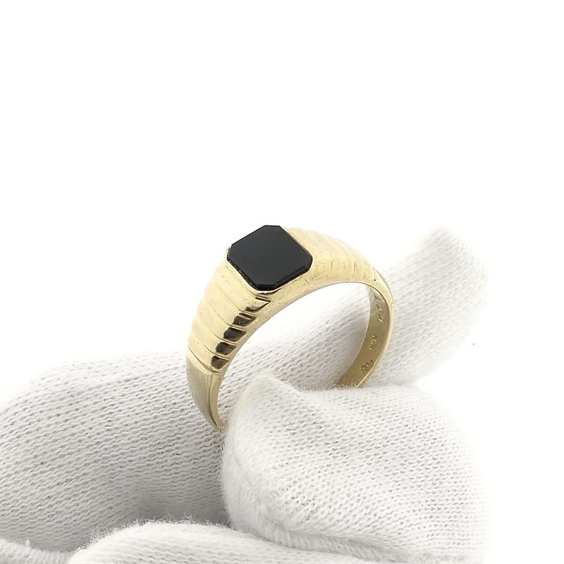 Image 7 of Gold signet ring with onyx
