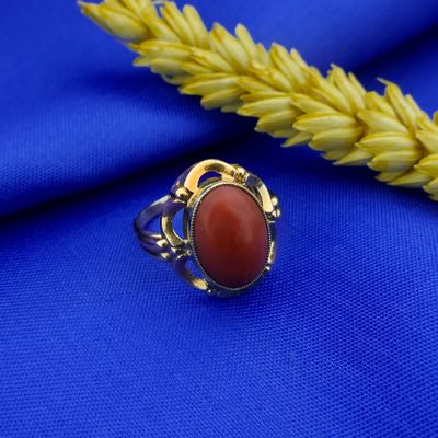 Gold ring with red coral | Vintage Image 2 of Gold ring with red coral | Vintage