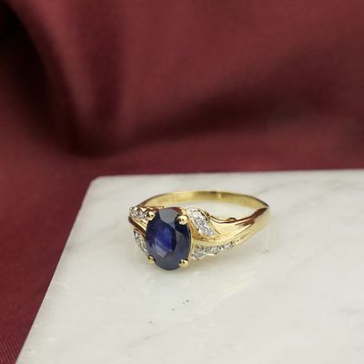 Image 2 of Gold ring with sapphire and diamond | 0.06 ct.