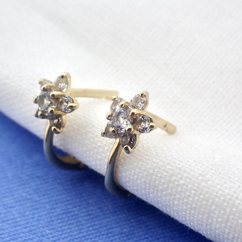 Image 6 of Gold stud earrings with zirconia flower
