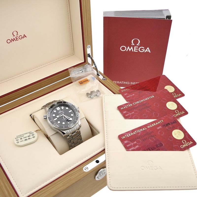 Image 20 of Omega Seamaster 300m Co‐Axial Master Chronometer 42mm; Automatic diving watch