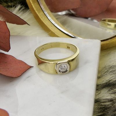Image 2 of Gold solitaire ring with zirconia