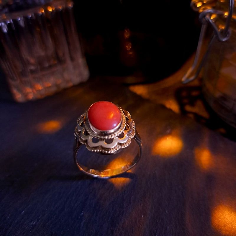 Image 2 of Gold ring with red coral | Vintage