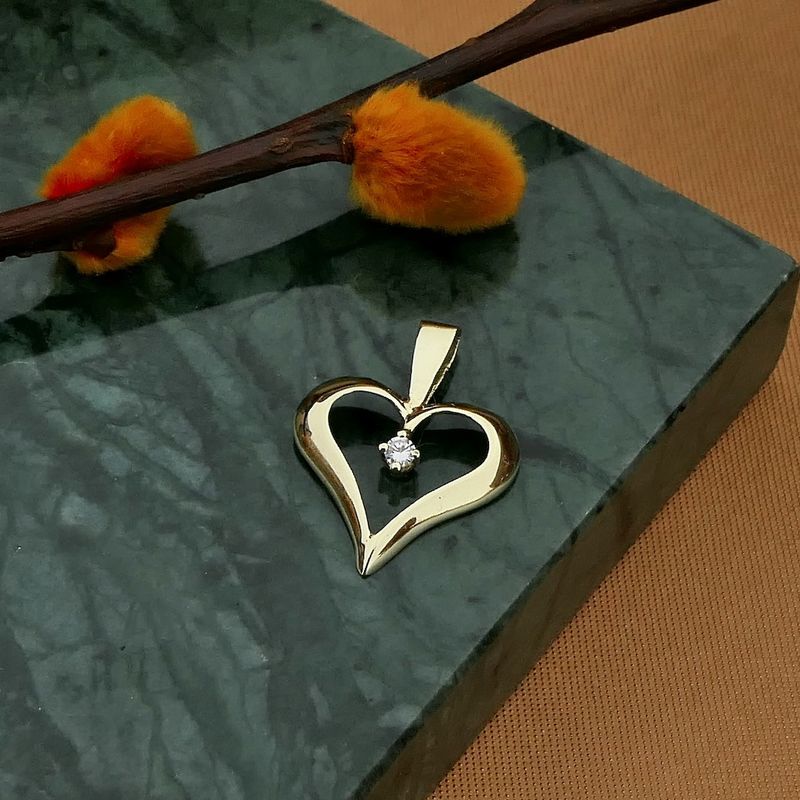 Image 2 of Gold pendant of a heart with zirconia