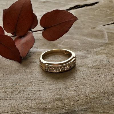 Image 2 of Gold ring with fancy diamonds 1.12 ct.