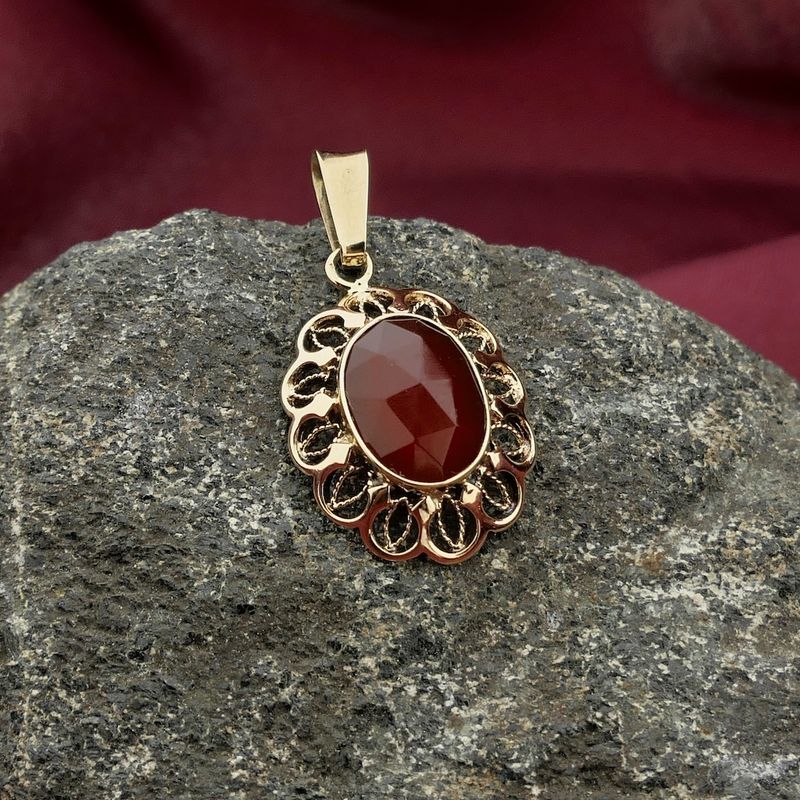 Image 2 of Vintage gold pendant with carnelian