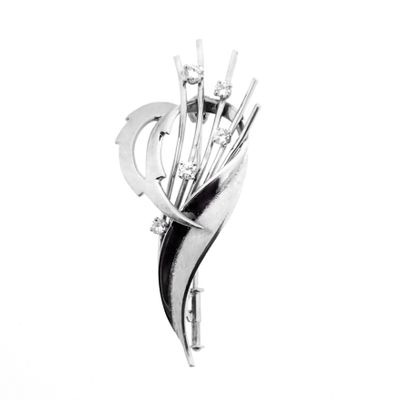 Image 1 of White gold brooch with diamonds; 0.30 ct.