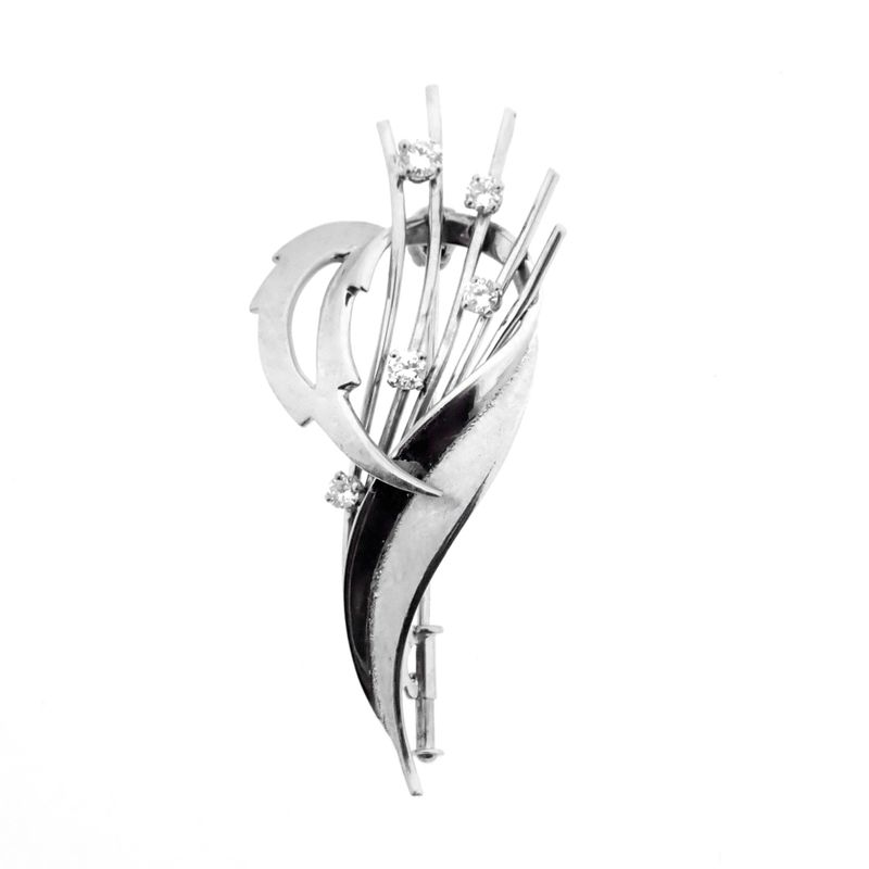 Image 1 of White gold brooch with diamonds; 0.30 ct.