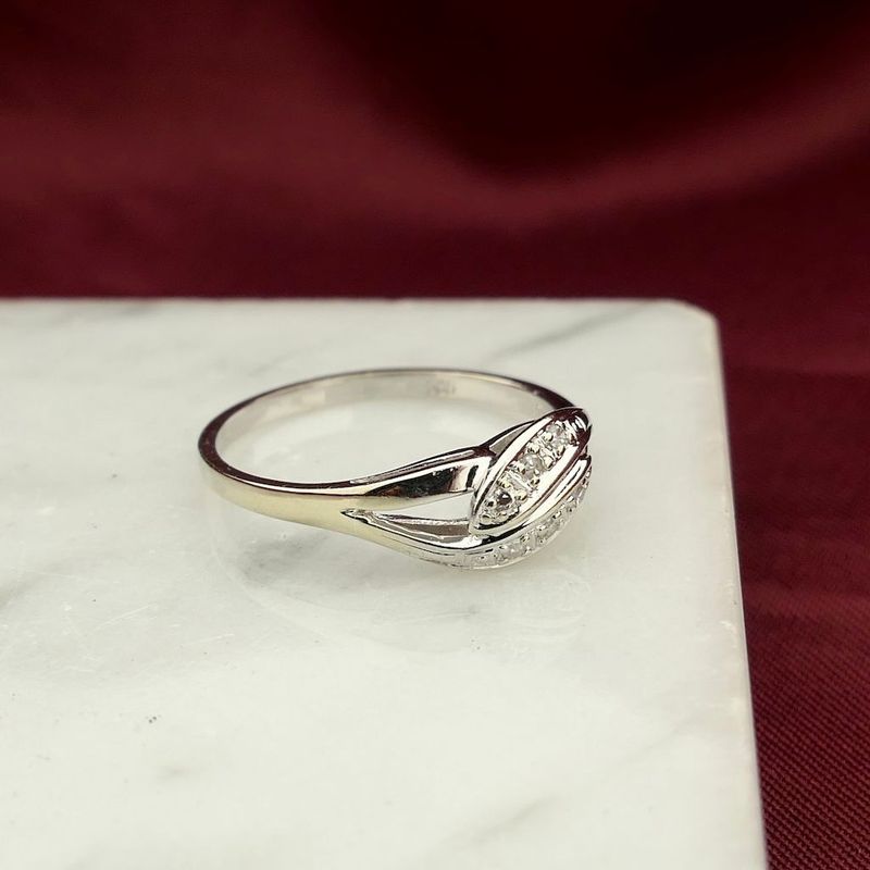 Image 2 of White gold ring with diamonds; 0.07 ct.