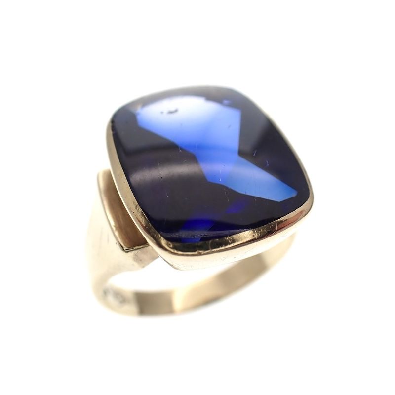 Image 1 of Vintage gold 'Elvis' ring with royal blue gemstone