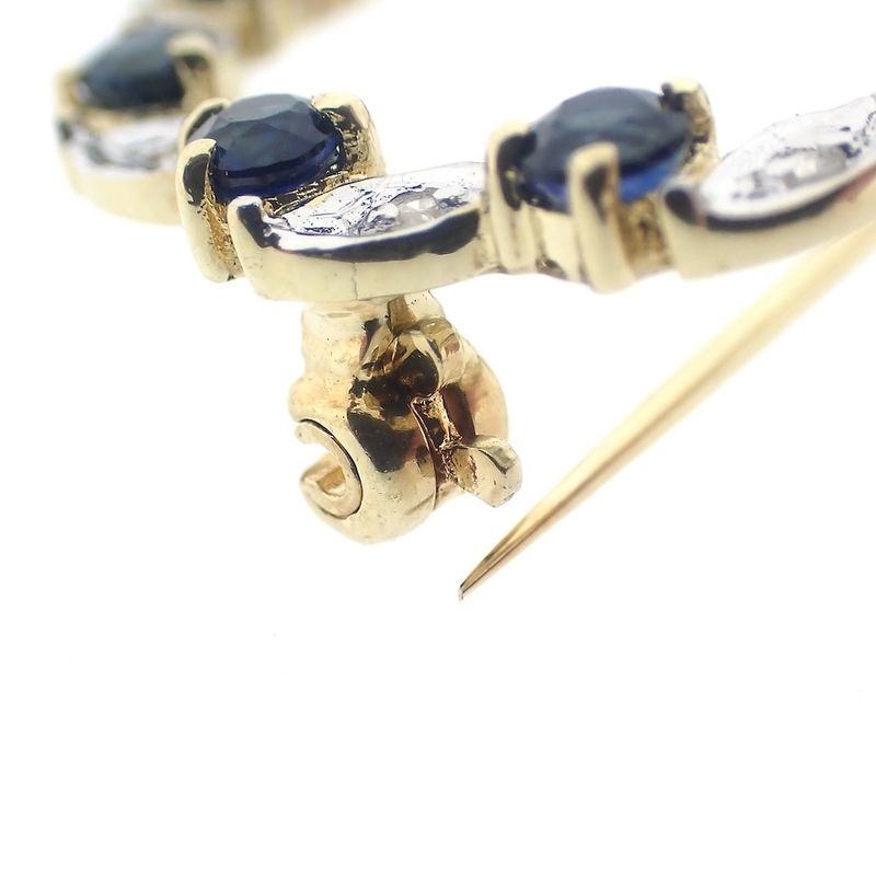 Image 3 of Gold brooch with sapphire and diamonds | 0.05 ct.