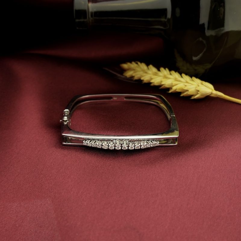 Image 8 of White gold bracelet with diamond; Size XS