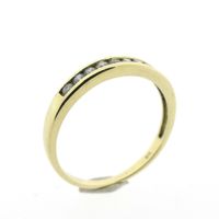 Gold ring with zirconia