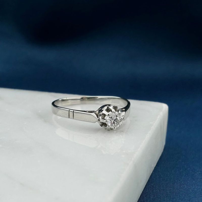 Image 2 of White gold solitaire ring with diamond; 0.14 ct.