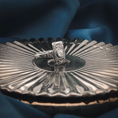 White gold art deco ring with diamond | 0.20 ct. Image 2 of White gold art deco ring with diamond | 0.20 ct.