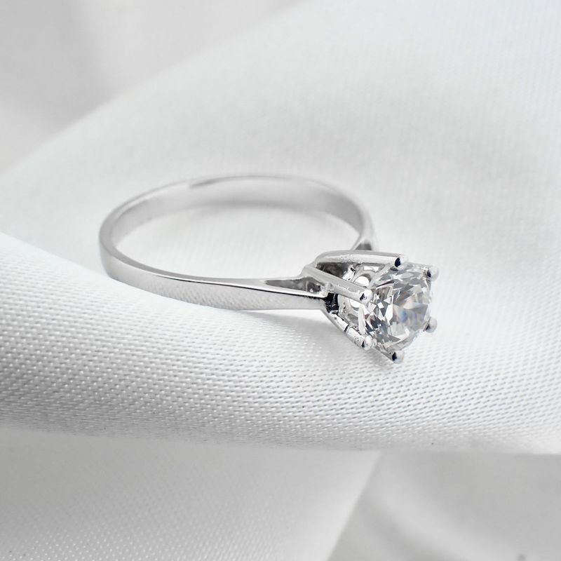 Image 2 of White gold ring with zirconia stone