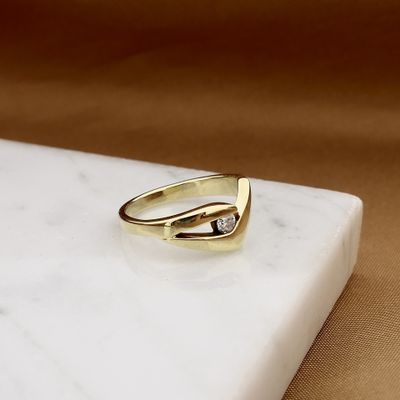 Image 2 of Gold Ring with Diamond; 0.12 ct.