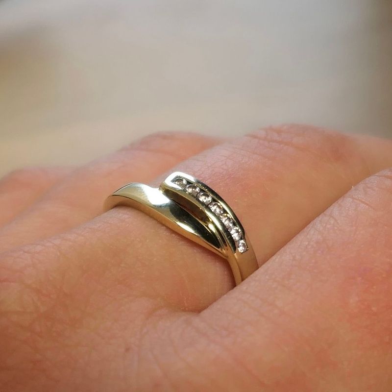 Image 6 of Gold ring with diamonds; 0.14 ct.