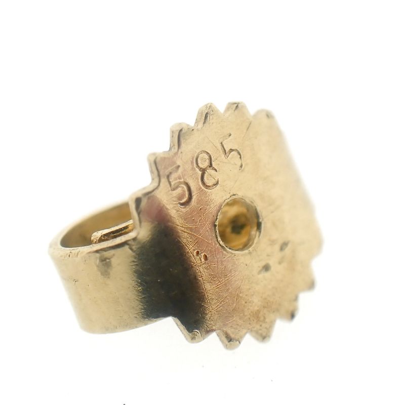 Image 7 of Gold subtle stud earrings; Ø 30.5 mm