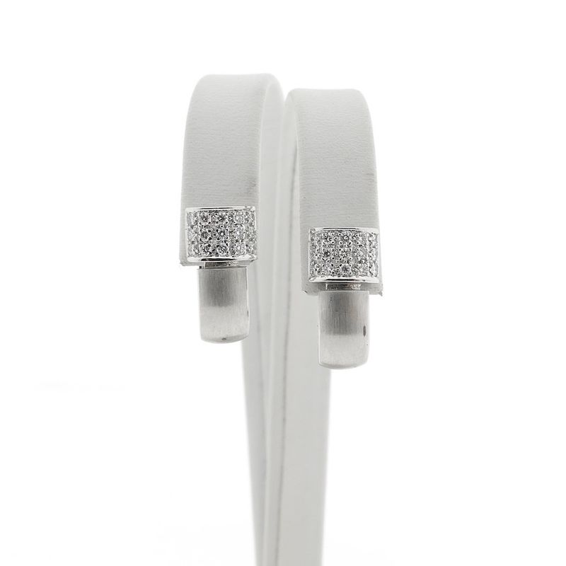 Image 3 of White gold stud earrings set with diamonds | 0.15 ct.