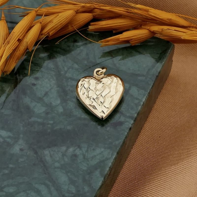 Image 2 of 8 kt heart pendant