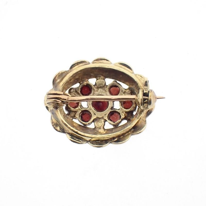 Image 5 of Vintage gold brooch with garnet