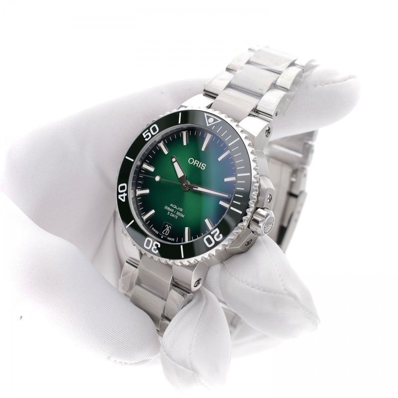 Image 4 of Oris Aquis Date '5-Days' Cal. 400; Automatic Men's Watch