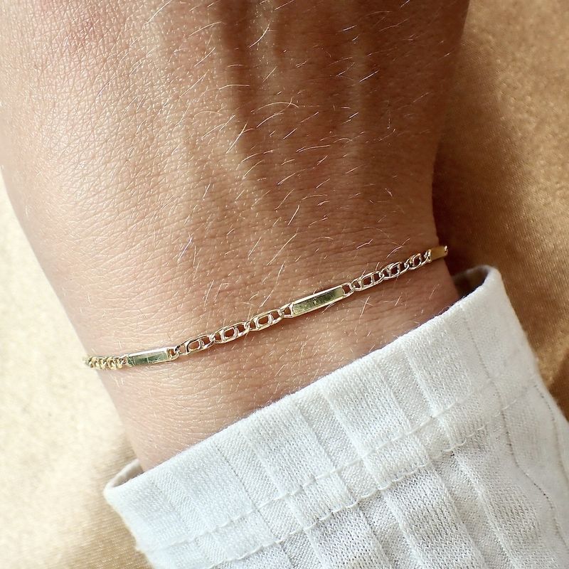 Image 4 of Gold closed Figaro link bracelet | 18.5 cm