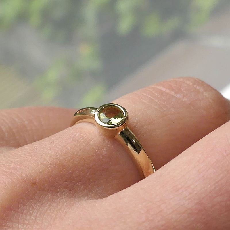 Image 8 of Gold ring with Peridot