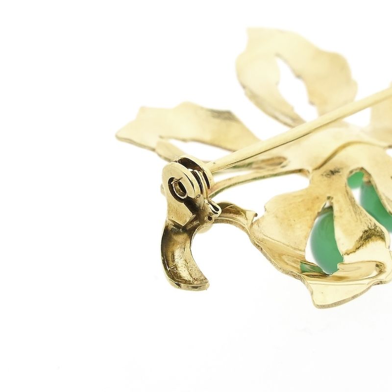 Image 4 of Golden oak leaf brooch with Imperial jade