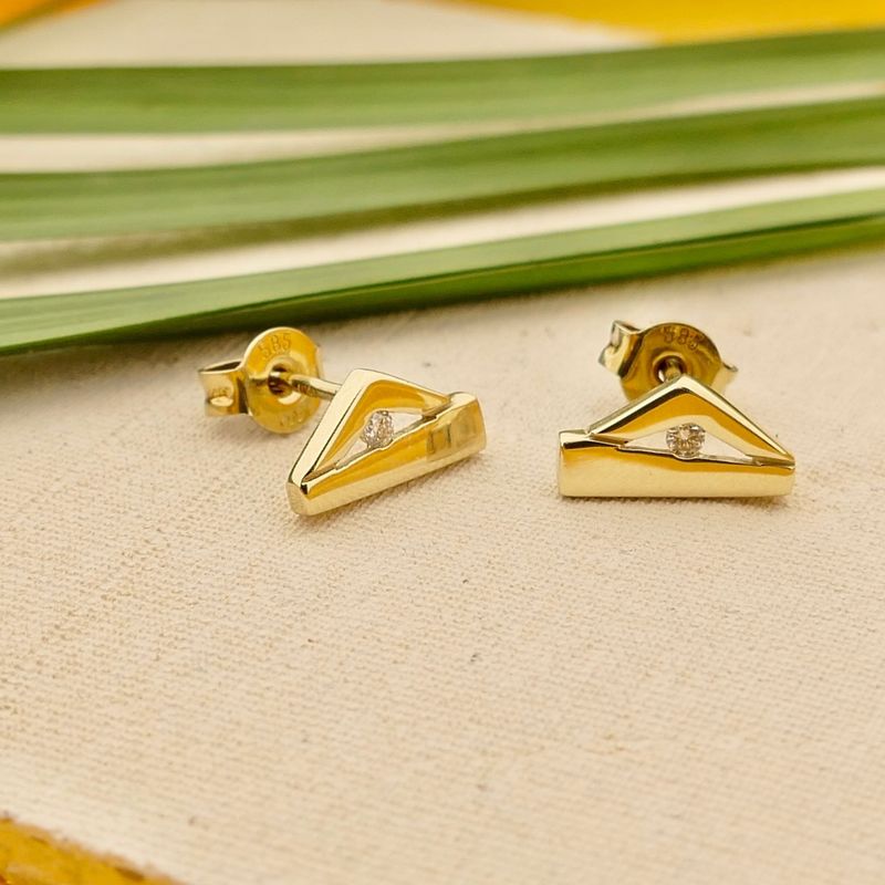 Image 2 of Gold earrings with diamond; 0.01 ct.