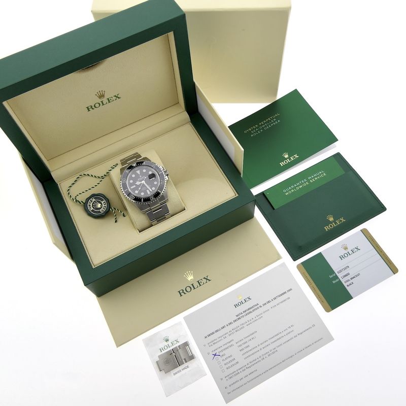Image 4 of Rolex Sea-Dweller 43mm 126600; Automatic men's diving watch