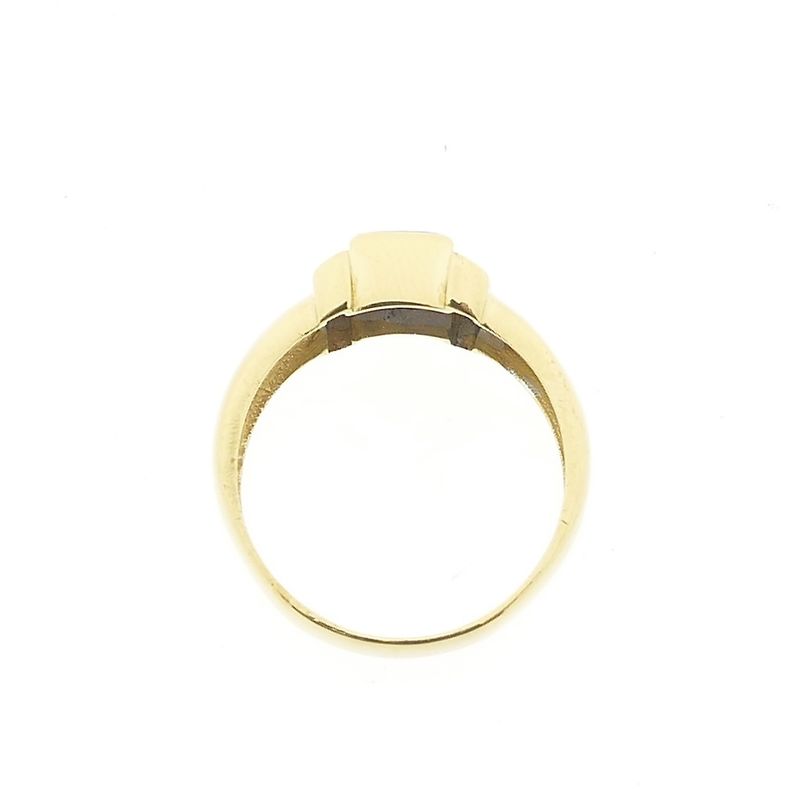 Image 5 of Gold ring with sapphire and diamonds